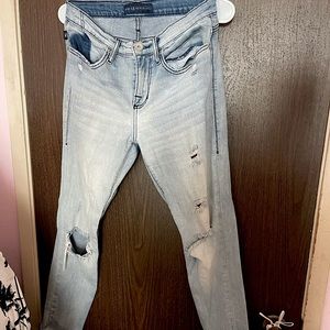Barely worn light wash Rock & Republic skinny jeans size 6